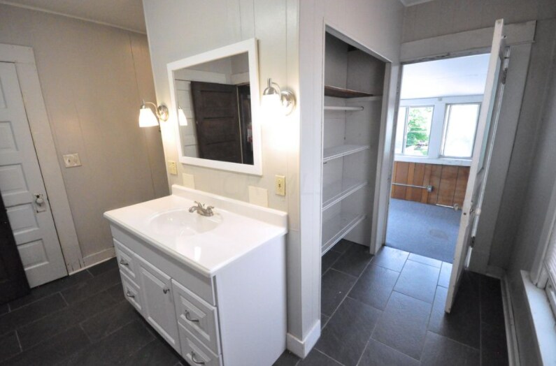 Building Photo - 407 E 14th Ave