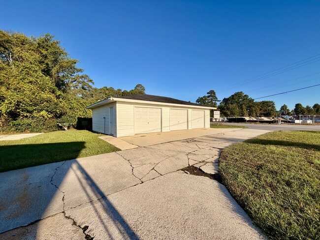 Building Photo - 1427 Old Ebenezer Rd