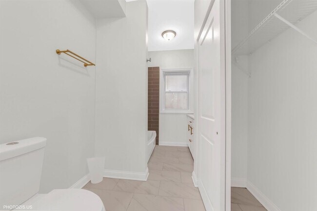 Building Photo - 6711 S Paxton Ave