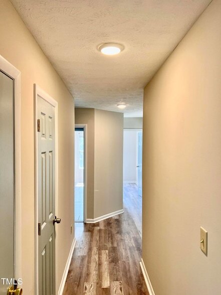 Building Photo - 1006 Wood Creek Dr