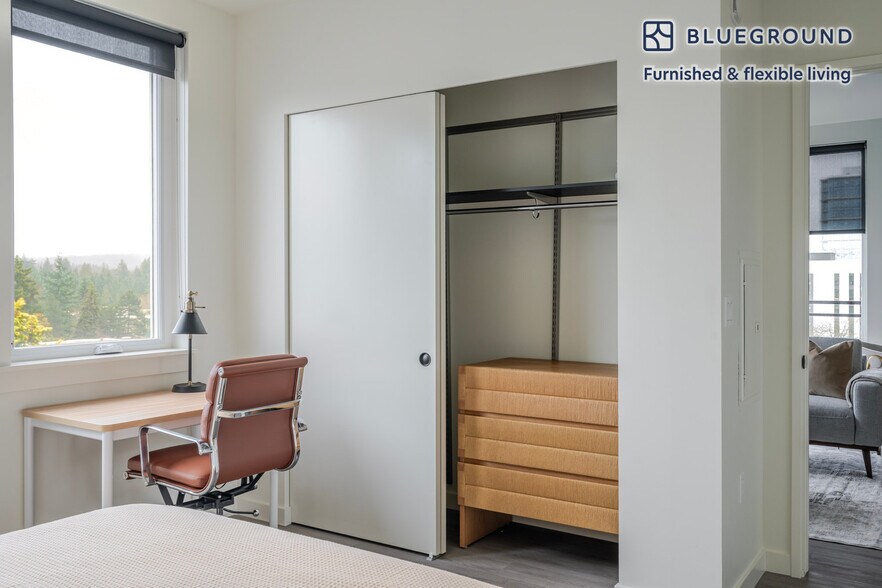 Building Photo - 10050 NE 10th St