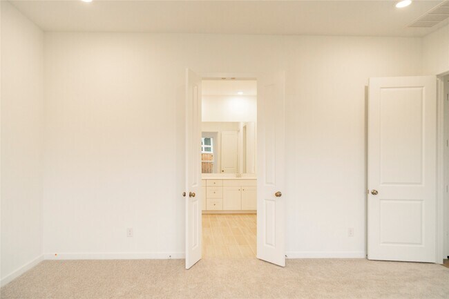 Building Photo - 31026 Sun Vly Dr