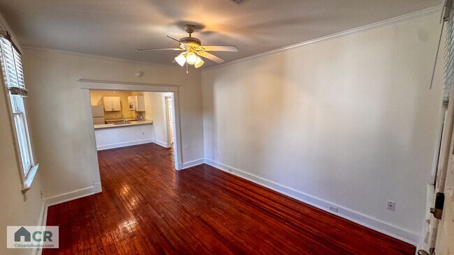 Building Photo - 5bd/2ba Near Campus and Broadway!