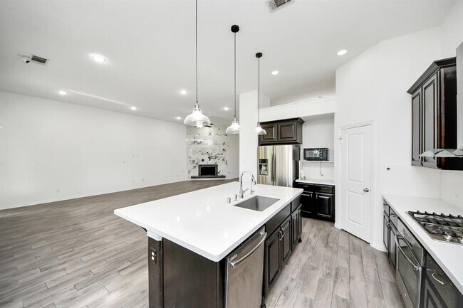 Building Photo - 10910 Wardrop Pl
