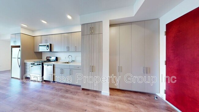 Building Photo - 532 Union St