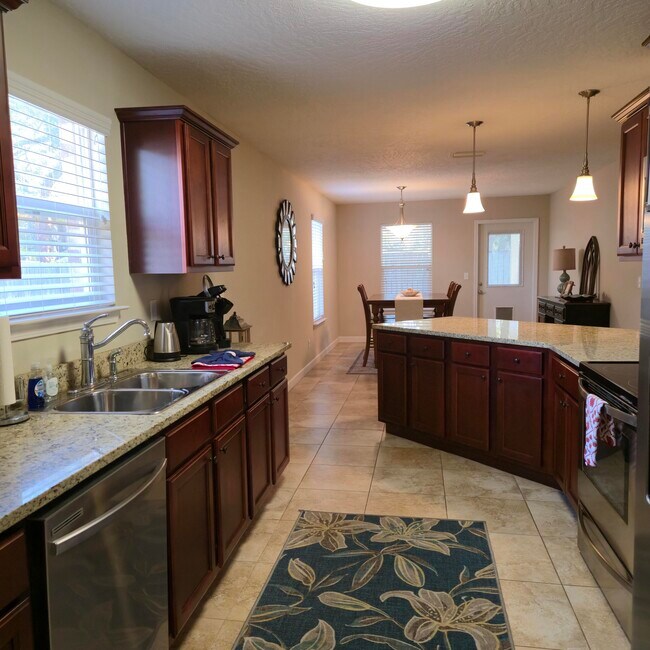 Building Photo - 400 Yancey St