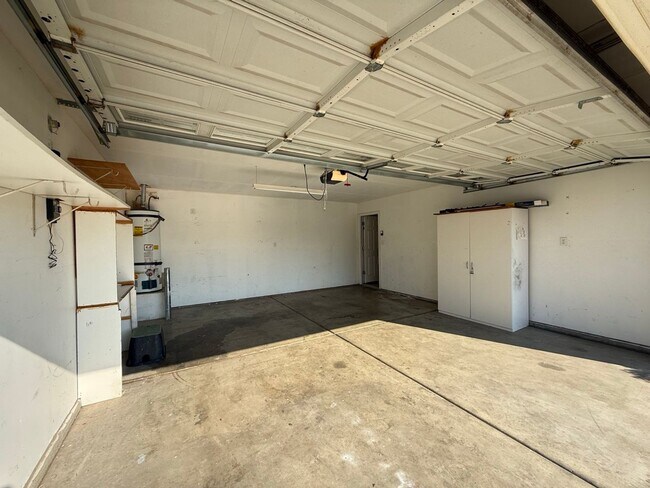 Building Photo - Charming 3-Bedroom Home in Southwest Bakersfield