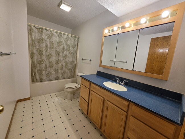 Building Photo - 4 Bedroom 2 Bathroom Home on 5 Acres with Shop, New Deck & Attached Garage