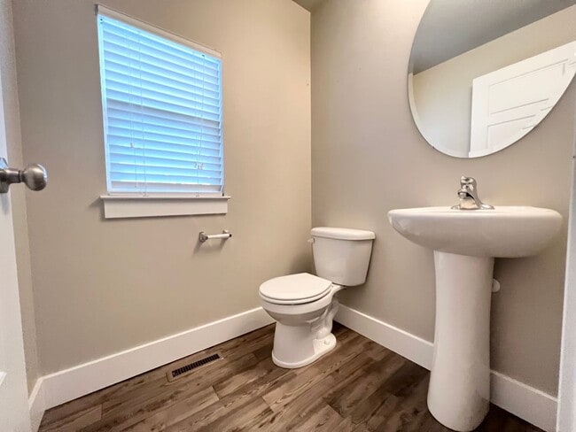 Building Photo - Coming soon! 3 Bedroom/2.5 Bathroom Townho...