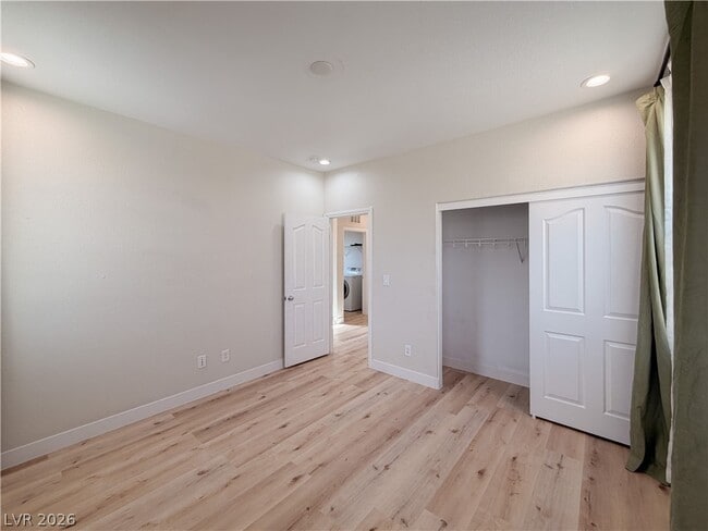 Building Photo - 10150 W Glen Aire Ave