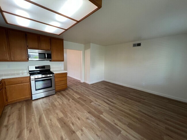 Building Photo - Great home in wonderful neighborhood - Cam...