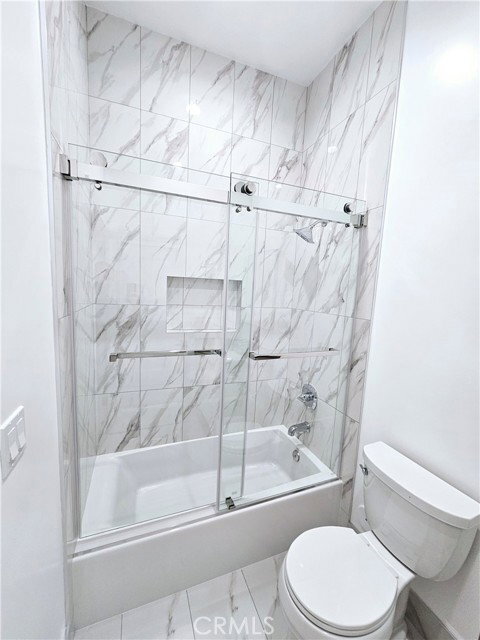 Building Photo - 2581 N Windsor Ave