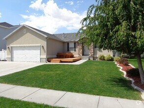Building Photo - 5551 Geneva Way