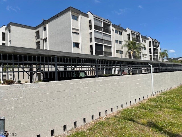 Building Photo - 2121 Collier Ave