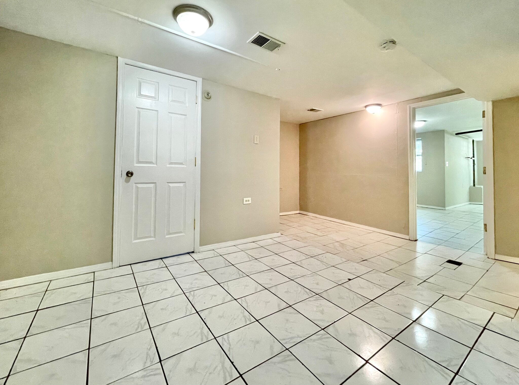 Building Photo - 4820 N Albany Ave