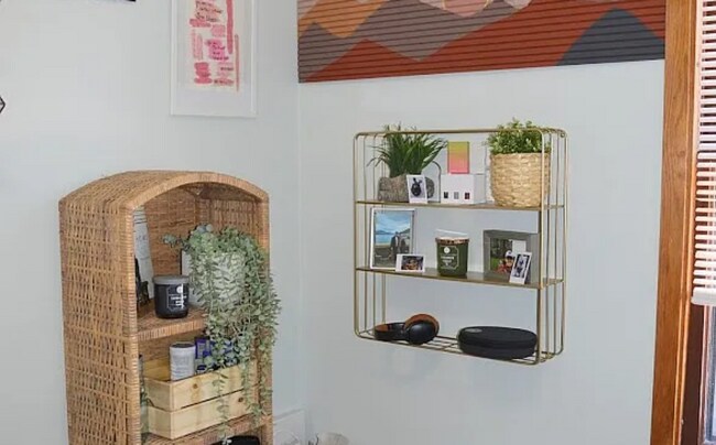 Building Photo - 434 E Berteau Ave