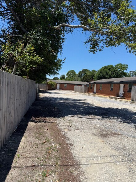 Building Photo - 706 Shady Ln Dr