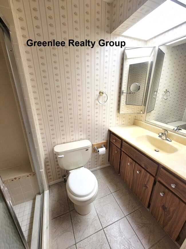 Building Photo - 6141 Chesham Dr