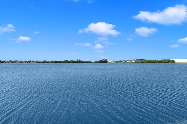 Building Photo - 15545 Miami Lakeway N