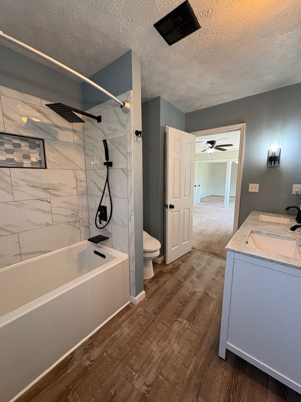 Building Photo - 2087 Granada Dr