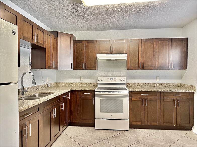 Building Photo - 3106 Strawberry Ln