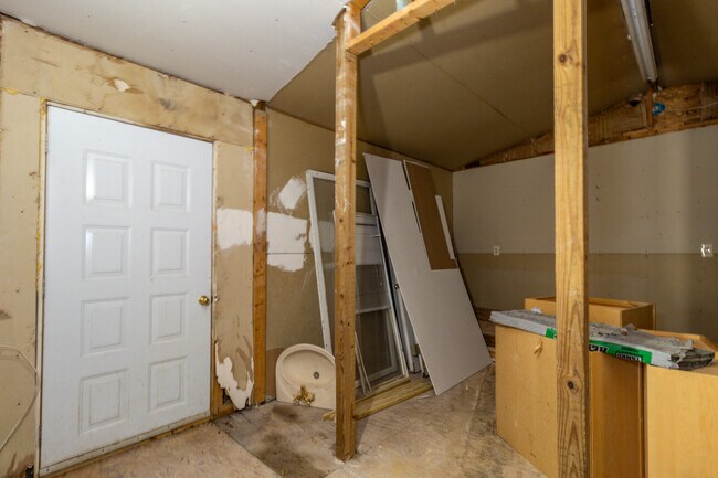 Building Photo - 770 Mahoney Rd