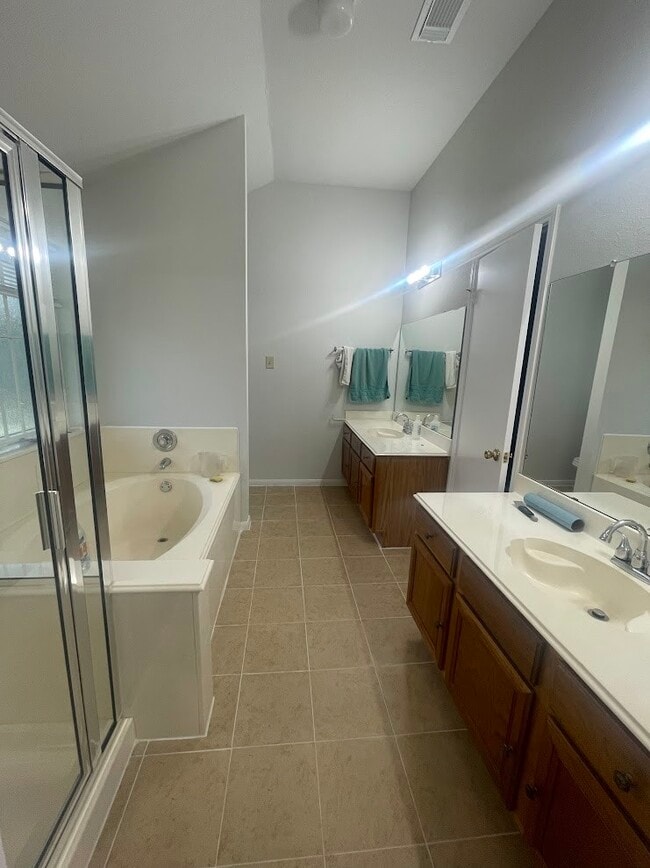 Building Photo - 7814 Log Hollow Dr