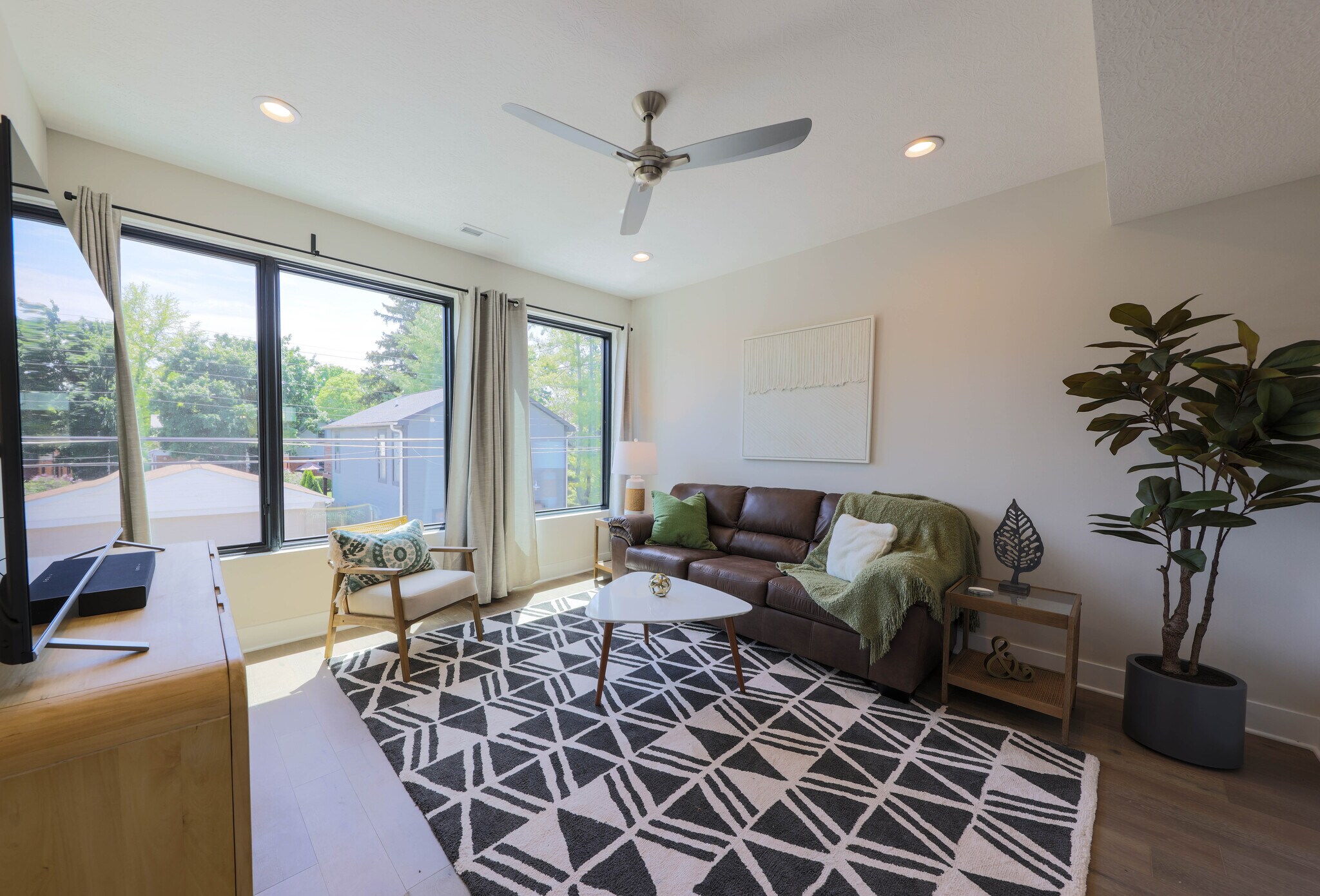 Building Photo - 362 Zimpfer St