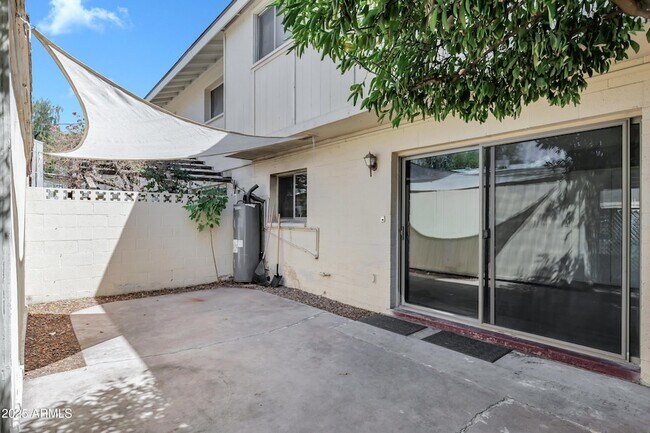 Building Photo - 14 E Hermosa Dr