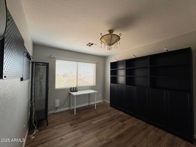 Building Photo - 4427 E Rowel Rd