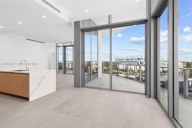 Building Photo - 2411 Laguna Cir