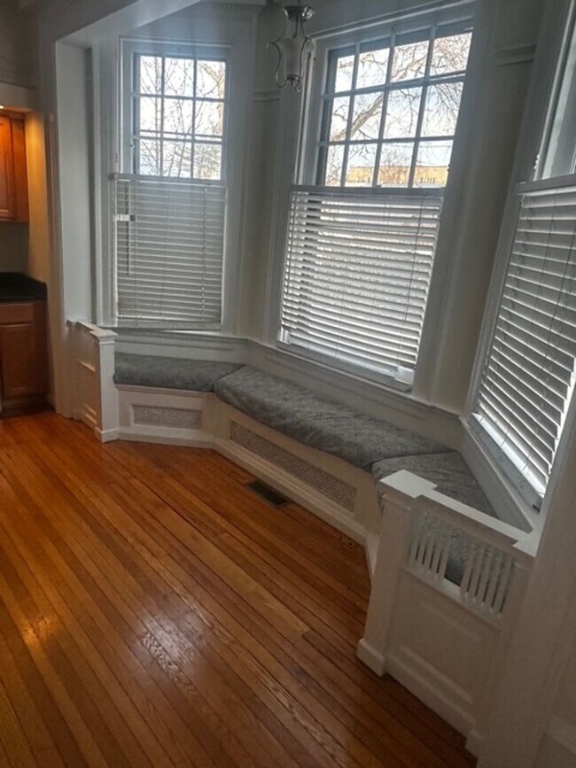 Building Photo - 15 Strathallan Park