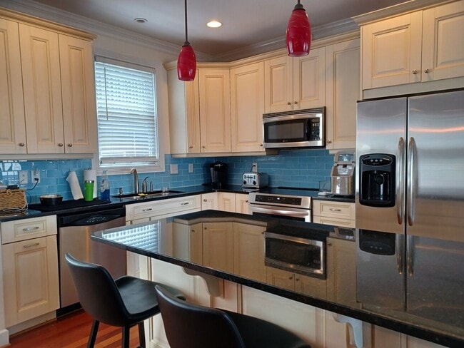 Building Photo - Lynnhaven Shores