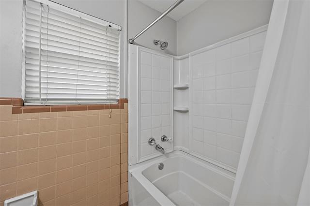 Building Photo - 6209 Shadydell Dr