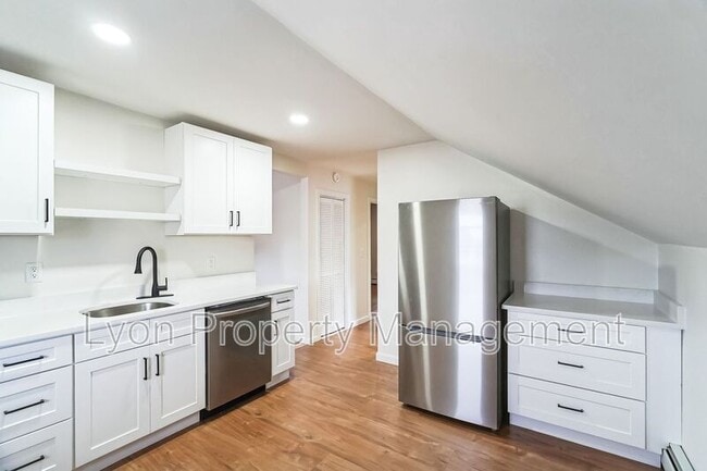 Building Photo - 23 Slade St