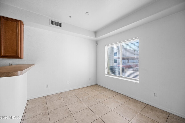 Building Photo - 4608 W Maryland Ave