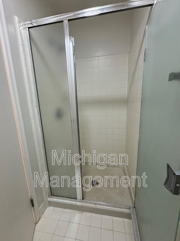 Building Photo - 3324 Bluett Rd