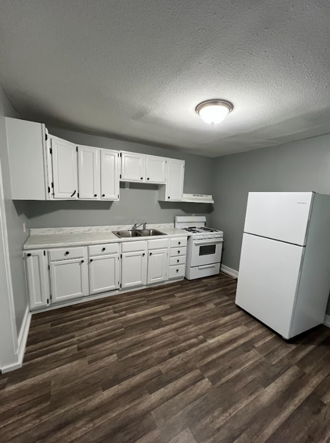 Building Photo - New update unit in 2025!