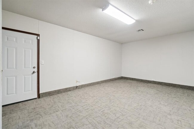 Building Photo - 4824 Elmview Dr