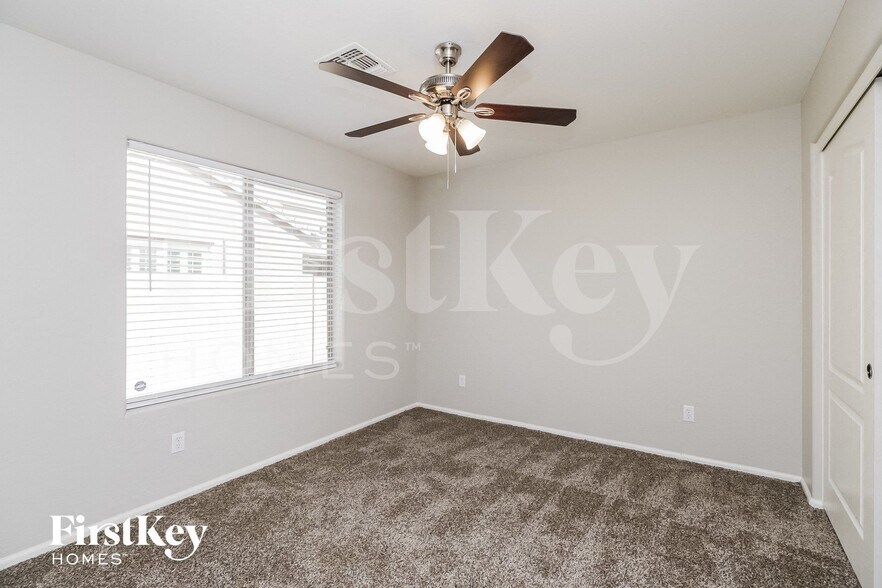 Building Photo - 2060 W Goldmine Mountain Dr