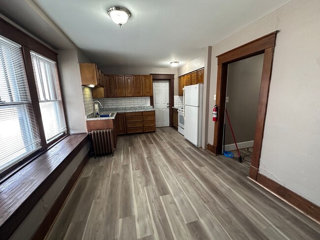 Building Photo - 109 E Stewart Rd