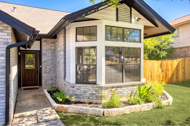 Building Photo - 9835 Logans Ridge Dr