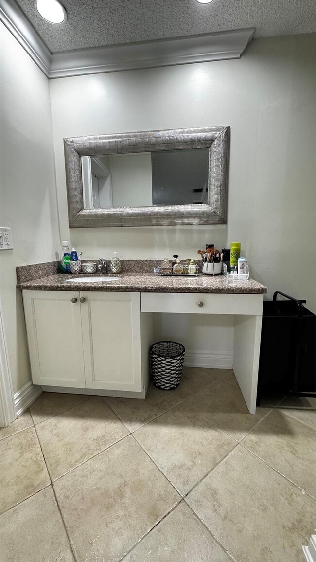 Building Photo - 4001 Carambola Cir N