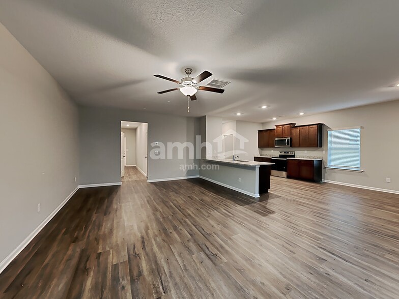Building Photo - 605 Gleaner Wy