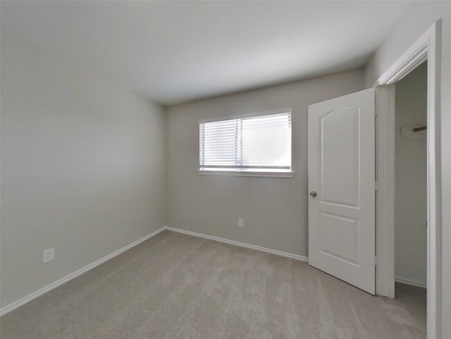 Building Photo - 21207 Woodland Green Dr