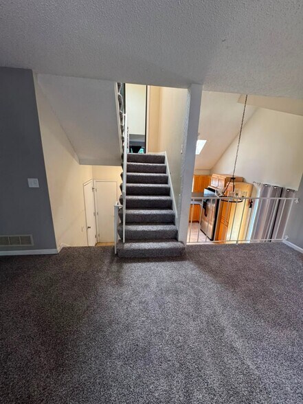 Building Photo - 10034 W 86th St