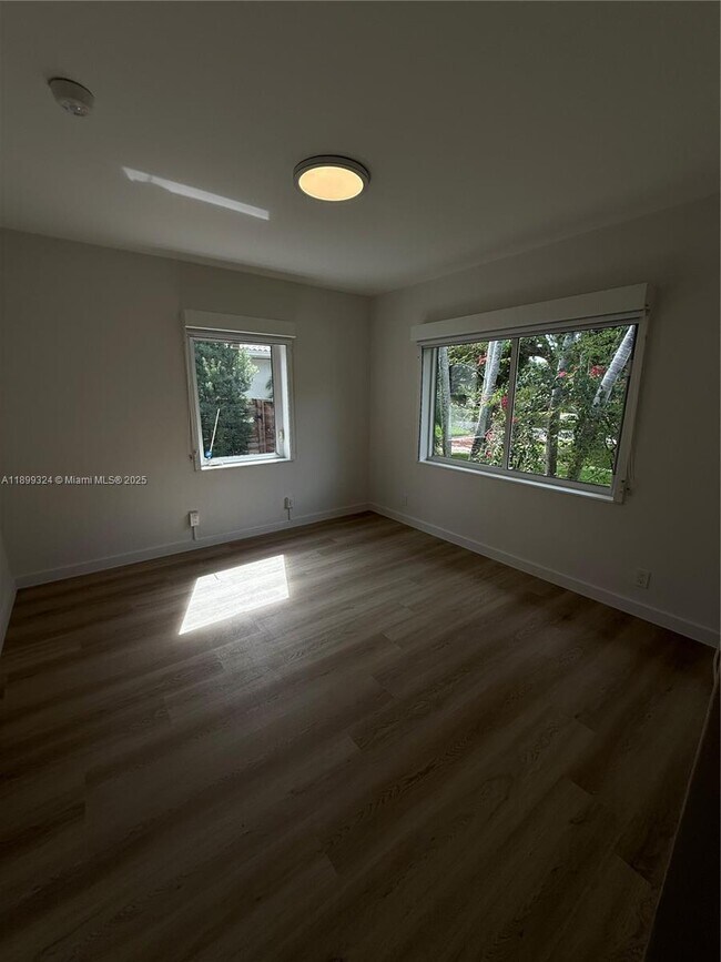 Building Photo - 675 NE 93rd St