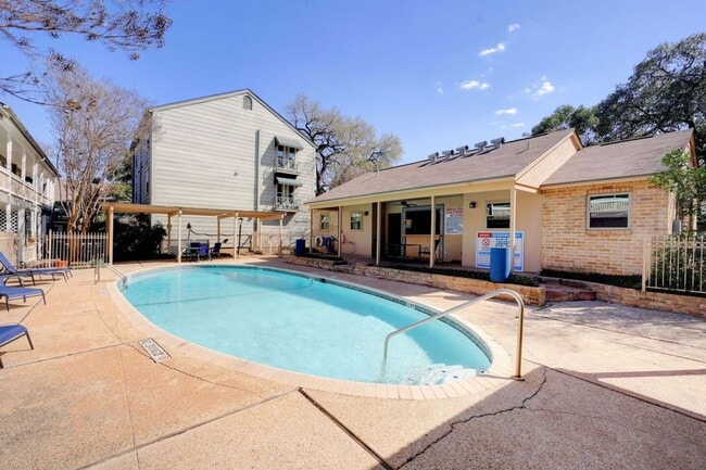 Building Photo - 2300 Nacogdoches Rd