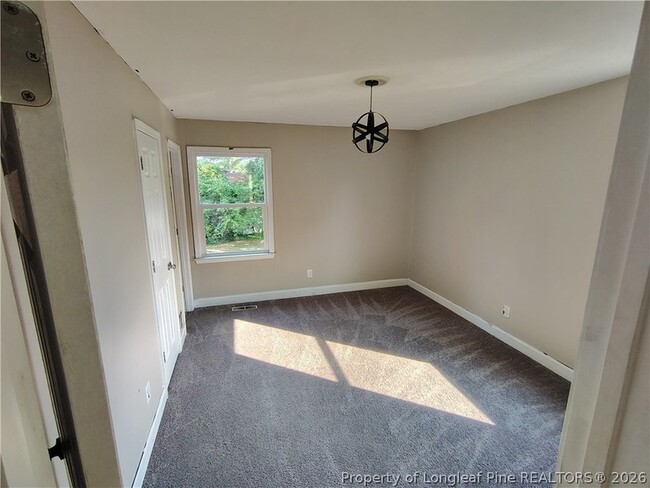 Building Photo - 515 Farmview Dr