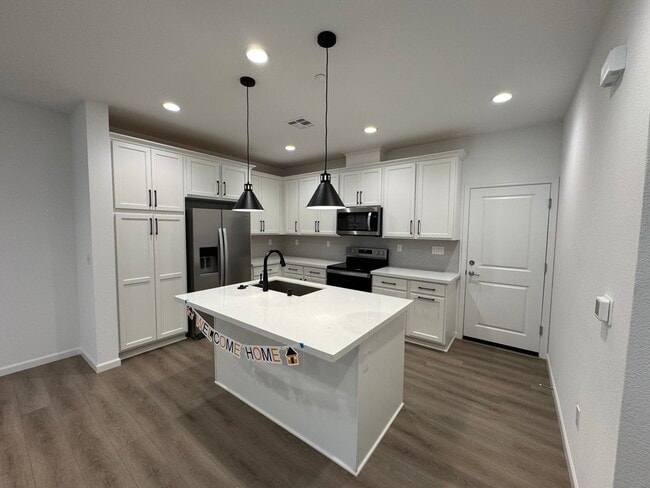 Building Photo - 6333 Dandelion St